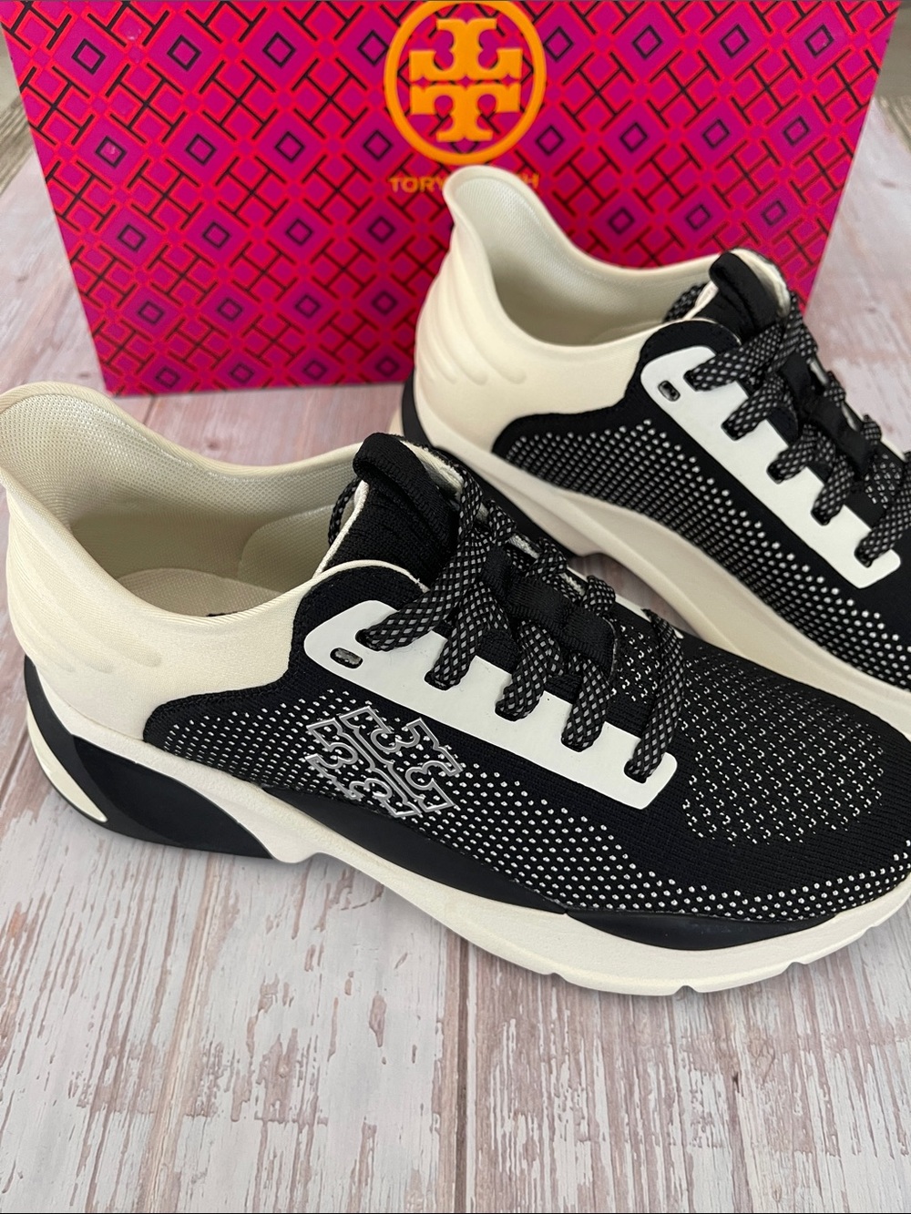 $585 New Authentic Tory Burch Black & Cream Knit Slip-On Sneakers with Logo sz 8